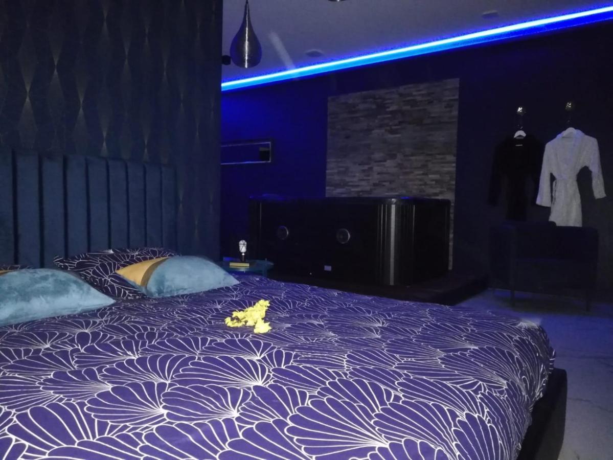 Le Breuil  Suite Blue Jacuzzi المظهر الخارجي الصورة